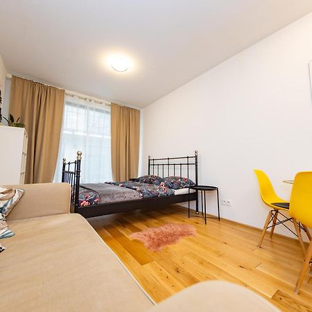 Lovely Studio Apartment, Free Parking 1,55 Hight 布拉格 外观 照片